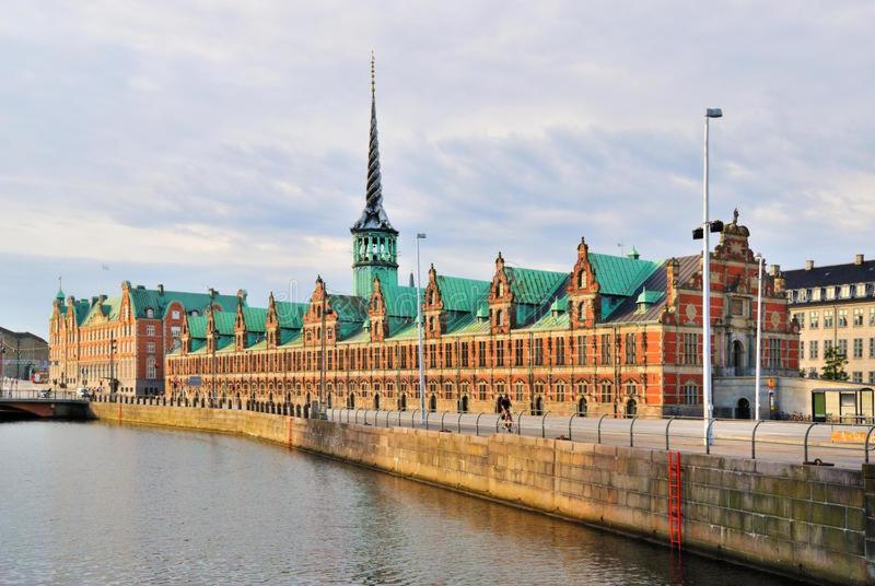 4 Bedroom Apt Close To Cph Zoo & City Centre Apartment *