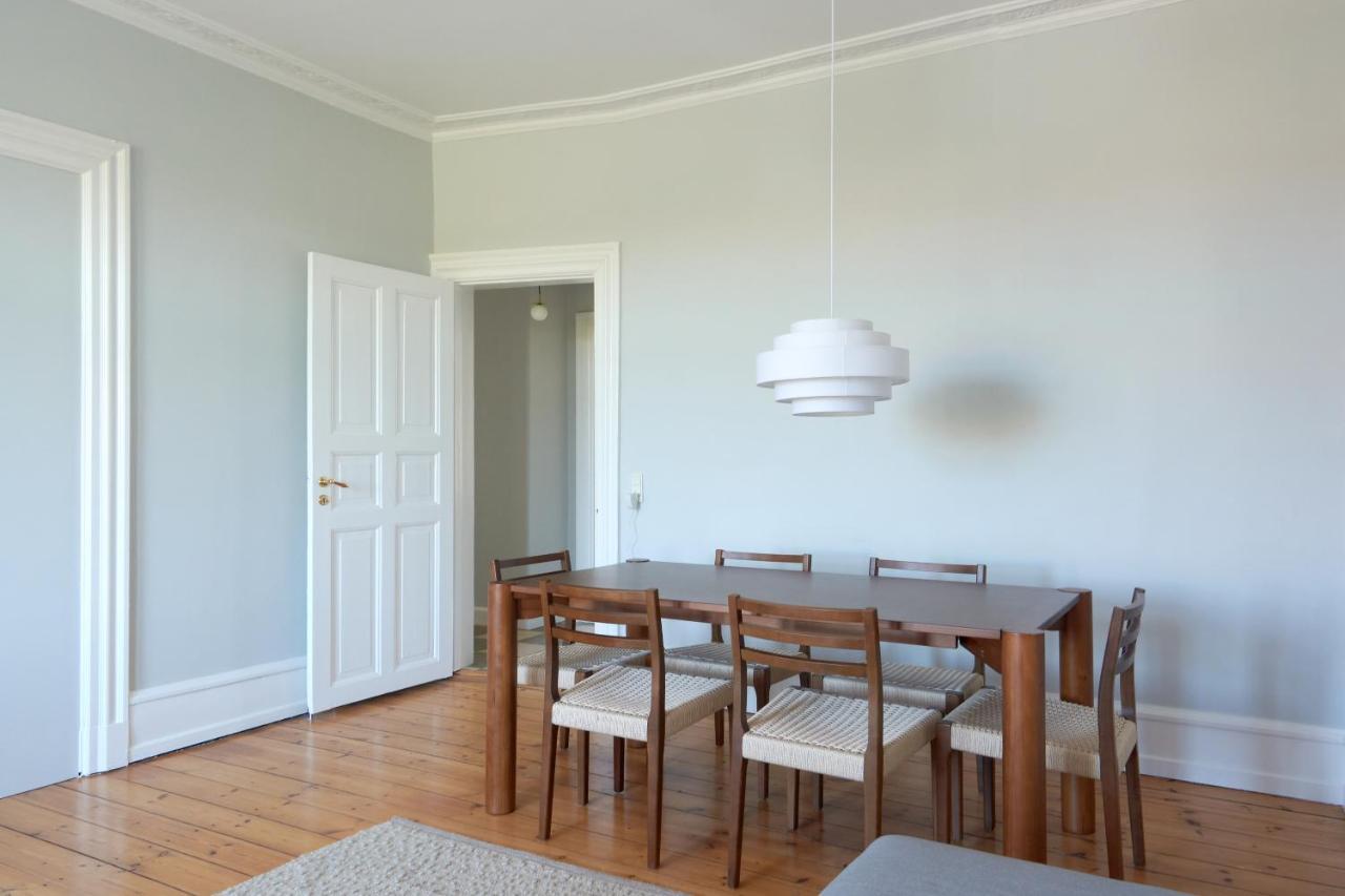 4 Bedroom Apt Close To Cph Zoo & City Centre Apartment *