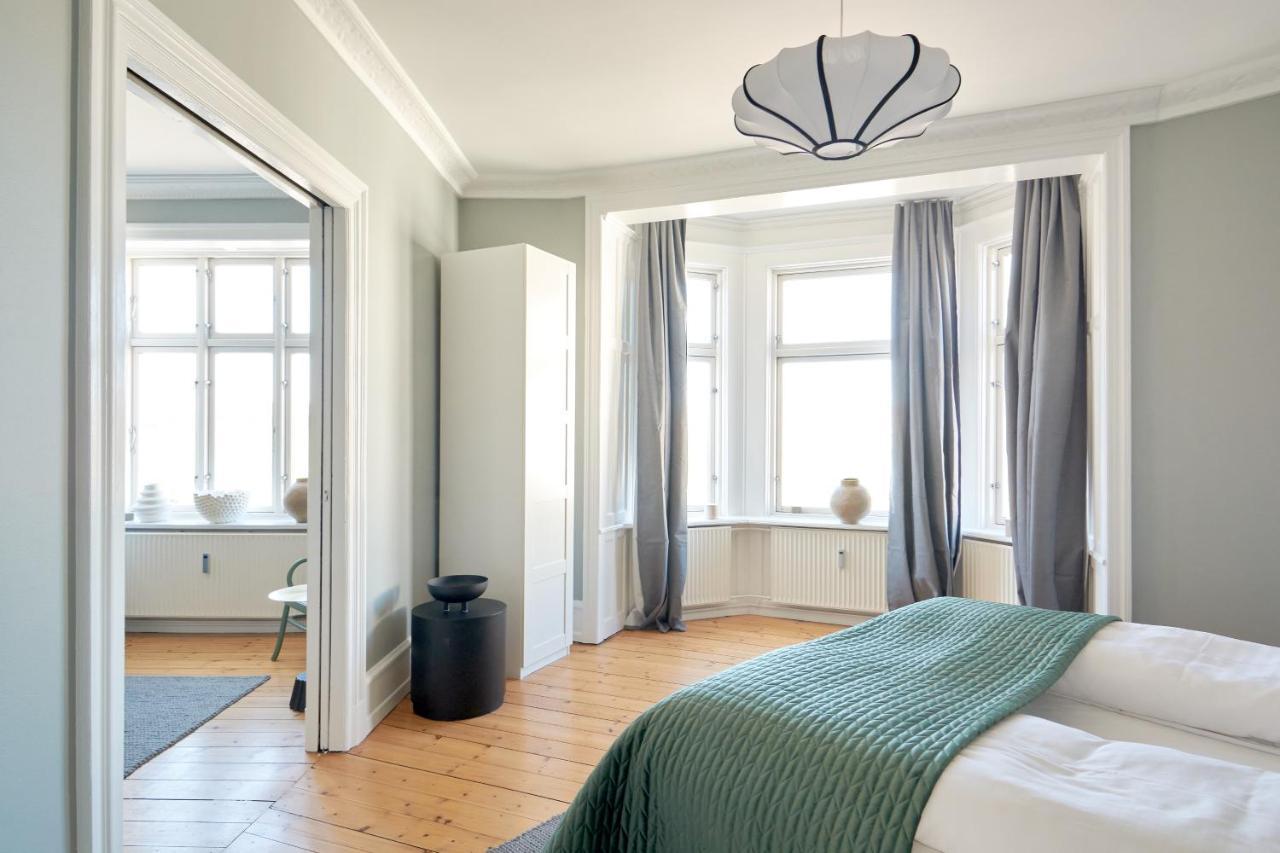 4 Bedroom Apt Close To Cph Zoo & City Centre Apartment *